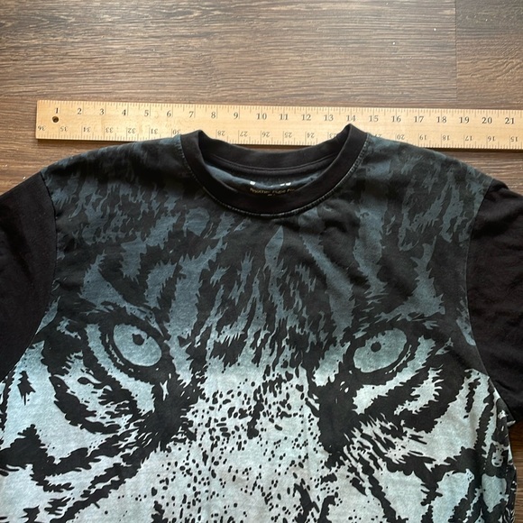 AHP Men’s Tee Lion with King  embroidered on the sleeve Mens Size XL Street wear - Picture 2 of 6